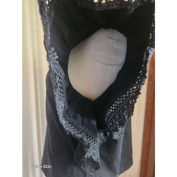 T5 Main Strip blouse w fluttery lacy sleeves - Picture 6 of 12